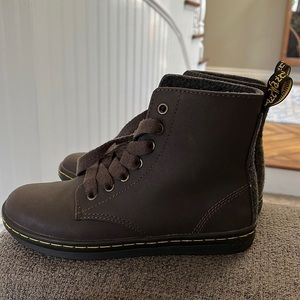 Woman’s Dr Martens size 5 never worn.